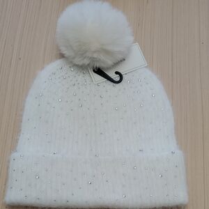 Chic White Beanie with Pom Pom